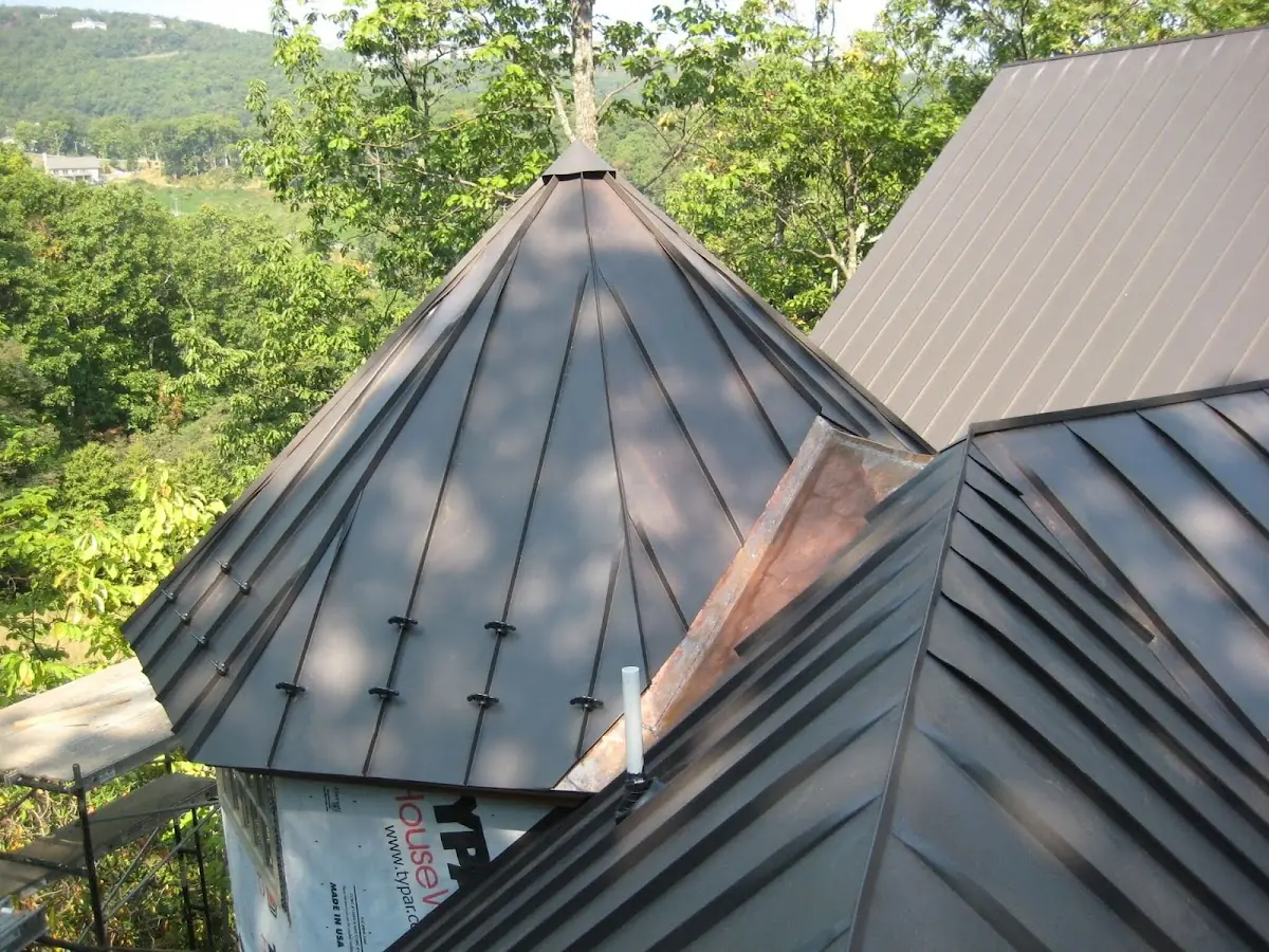 Professional Gutter Cleaning by Craftsman Roofing in Creslo